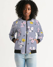 Cargar imagen en el visor de la galería, Floral Women's Bomber Jacket - trisarte