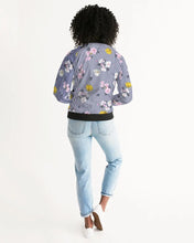 Cargar imagen en el visor de la galería, Floral Women's Bomber Jacket - trisarte