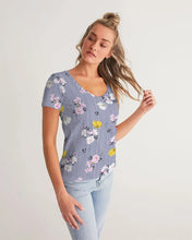 Carica l'immagine nel visualizzatore di Gallery, Floral Women's T-shirt - trisarte