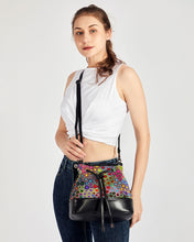 Cargar imagen en el visor de la galería, art Mini Drawstring Bucket Bag trisarte