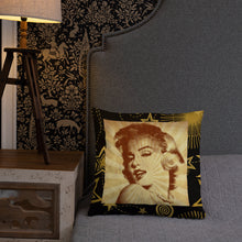 Carica l'immagine nel visualizzatore di Gallery, Cuscino Marilyn Monroe trisarte