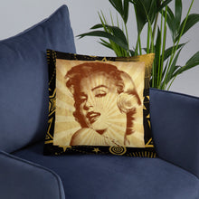 Carica l'immagine nel visualizzatore di Gallery, Cuscino Marilyn Monroe trisarte