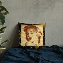 Carica l'immagine nel visualizzatore di Gallery, Cuscino Marilyn Monroe trisarte