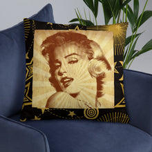 Carica l'immagine nel visualizzatore di Gallery, Cuscino Marilyn Monroe trisarte