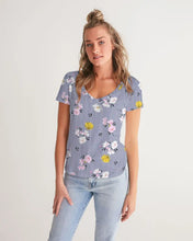 Carica l&#39;immagine nel visualizzatore di Gallery, Floral Women&#39;s T-shirt - trisarte
