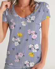 Carica l&#39;immagine nel visualizzatore di Gallery, Floral Women&#39;s T-shirt - trisarte
