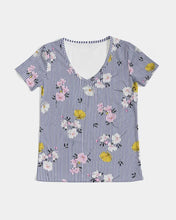 Carica l&#39;immagine nel visualizzatore di Gallery, Floral Women&#39;s T-shirt - trisarte
