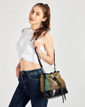 Carica l&#39;immagine nel visualizzatore di Gallery, oro Mini Drawstring Bucket Bag trisarte
