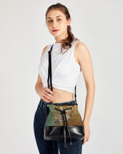 Carica l&#39;immagine nel visualizzatore di Gallery, oro Mini Drawstring Bucket Bag trisarte
