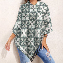 Carica l&#39;immagine nel visualizzatore di Gallery, Knitted Cape With Fringed Edge Inkedjoy
